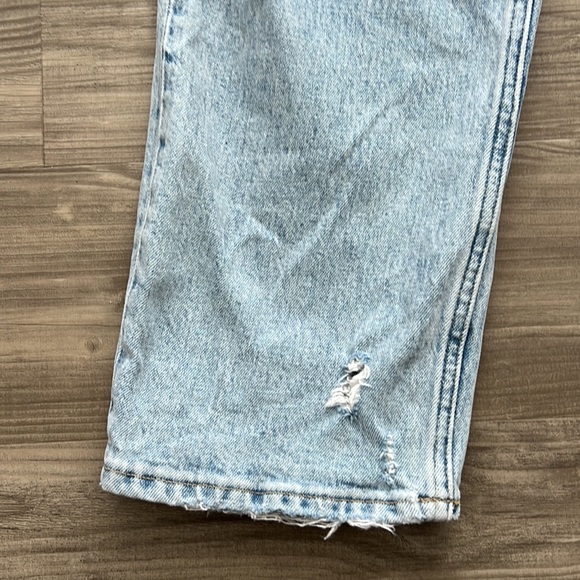 ABERCROMBIE & FITCH 90s Ultra High Rise Straight Jeans in Light Blue Wash - Picture 13 of 16